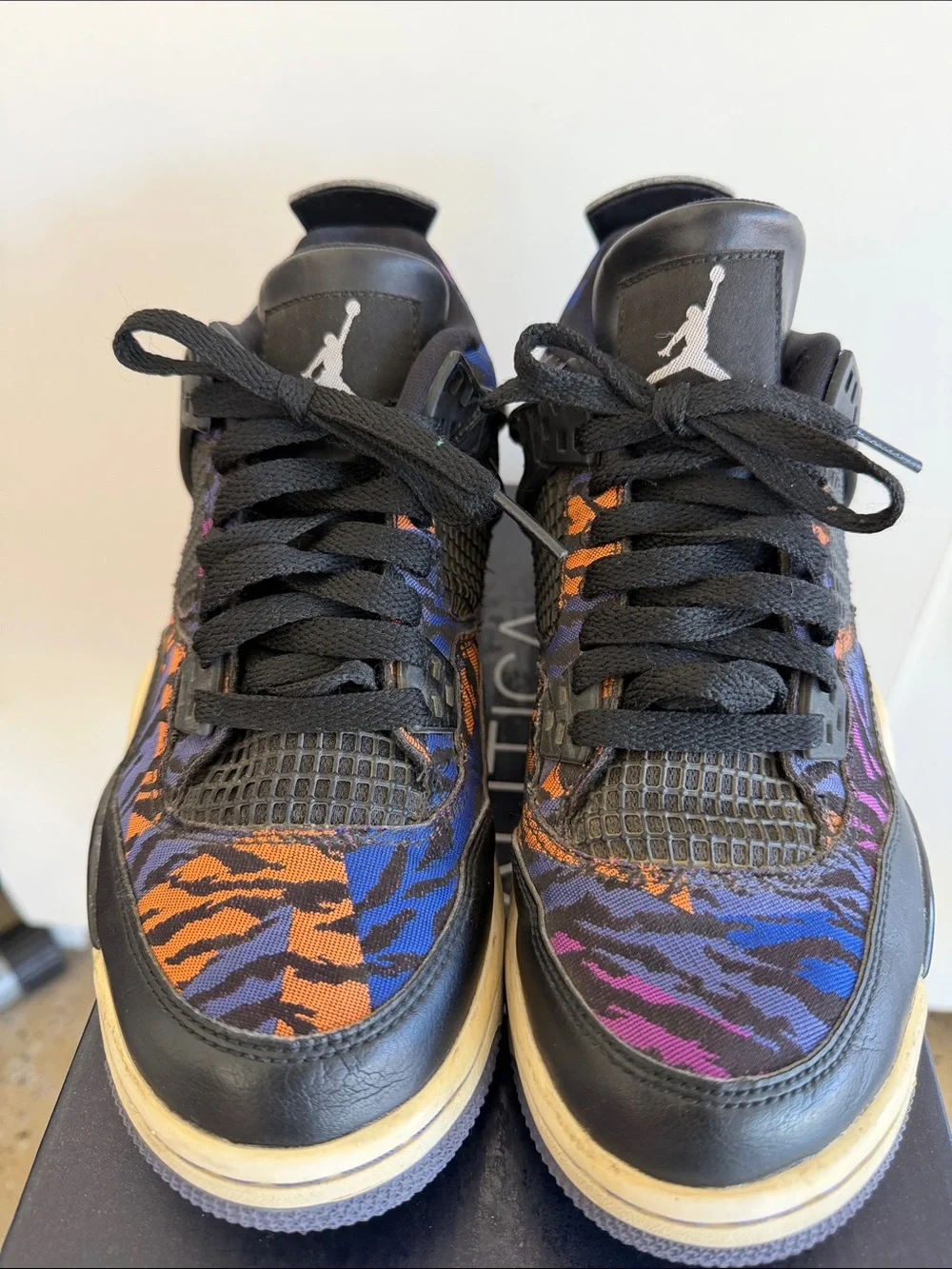 Air Jordan 4 Retro SE GS “Tiger Stripes” Rush Violet / Racer Blue Size 6 Y.